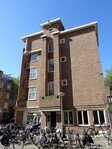 Zijkant van het linker blok bij het pleintje naar de school.
<br/>
Gert-Jan Lobbes, 2020